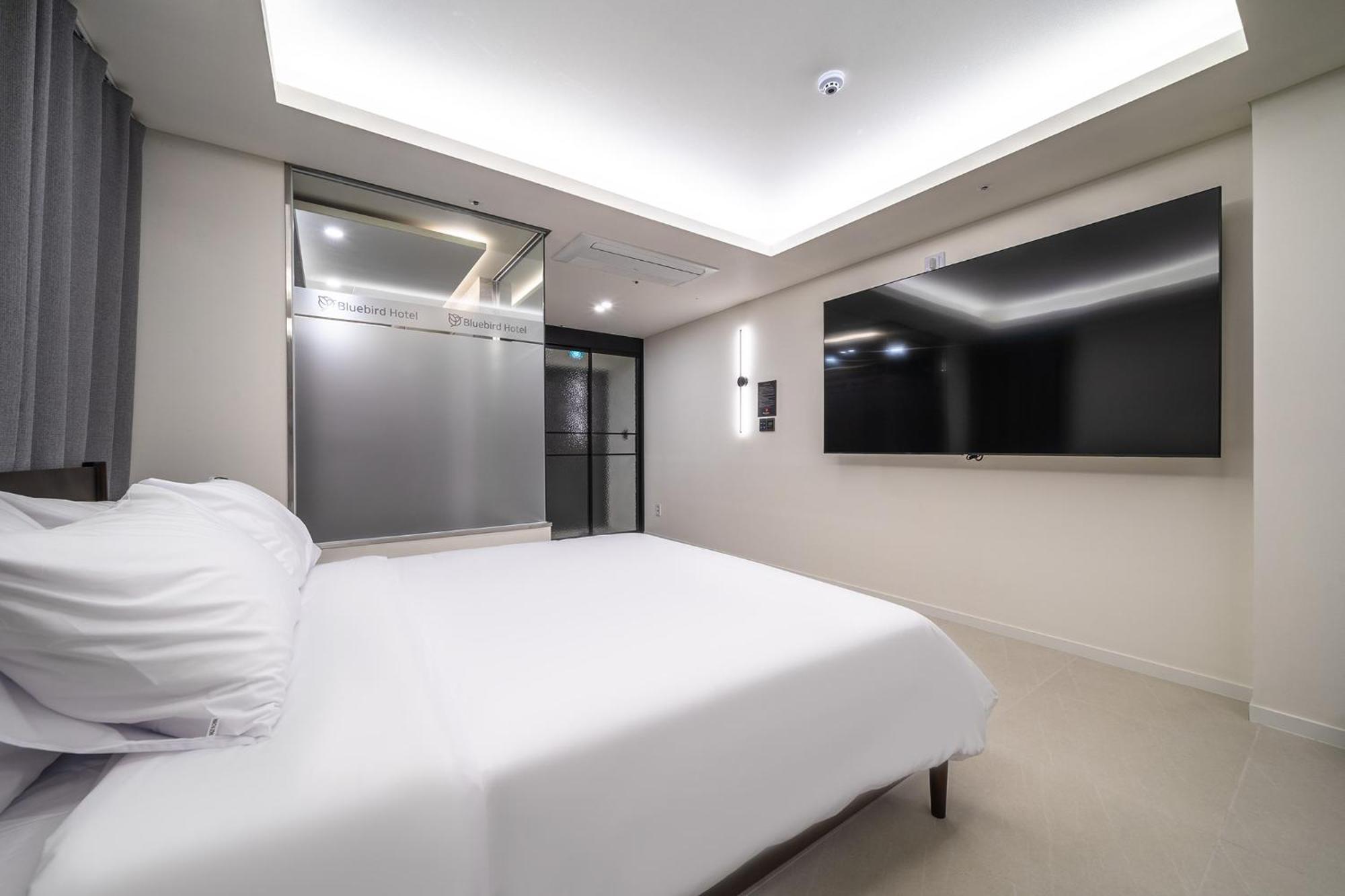 Bluebird Hotel Incheon Exterior photo