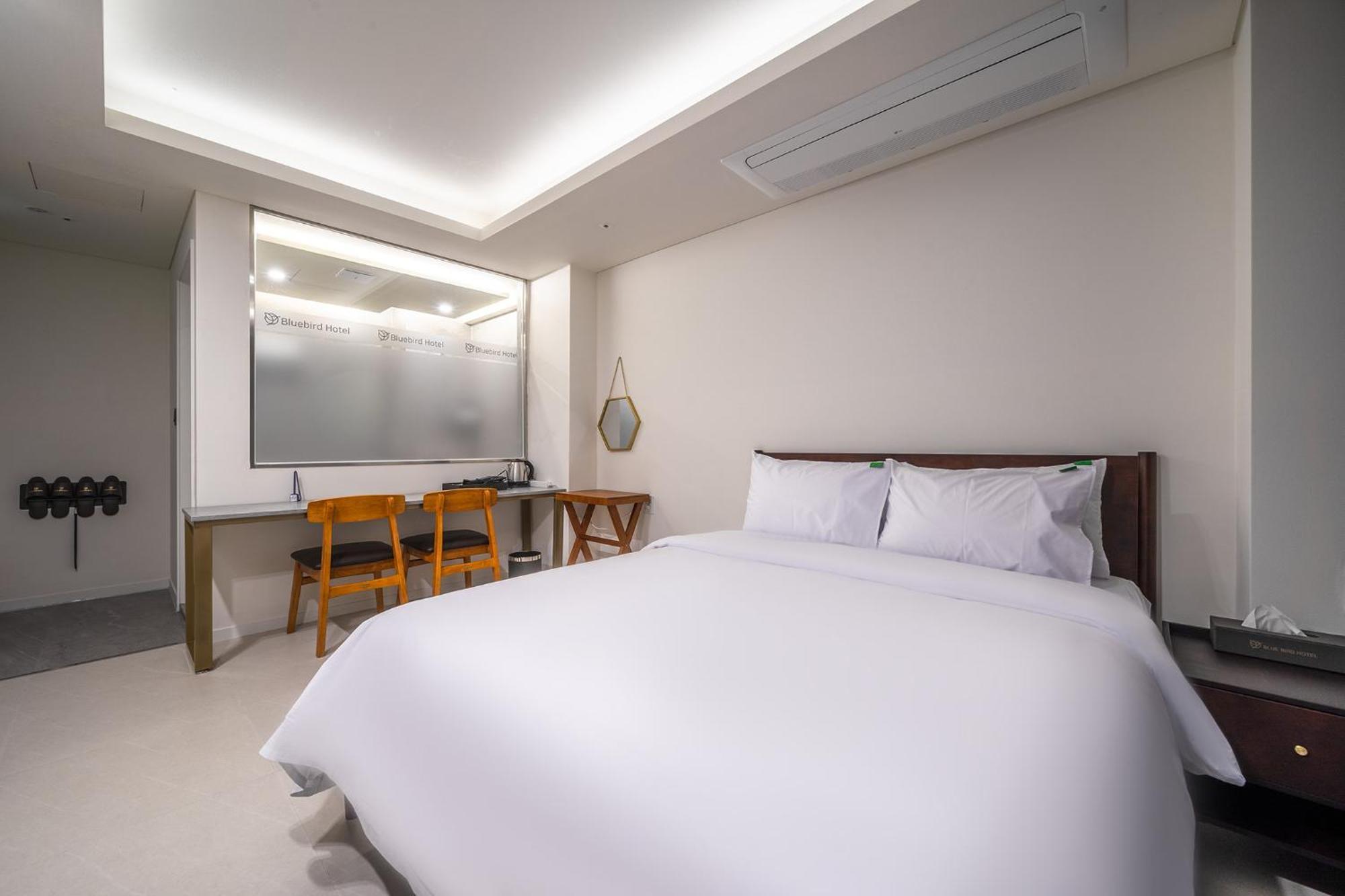 Bluebird Hotel Incheon Exterior photo
